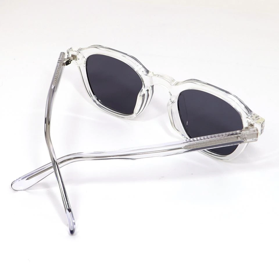 Clear acetate sunglasses side angle showing temple hinge and frame thickness for OEM Clear acetate sunglasses side angle showing temple hinge and frame thickness for OEM